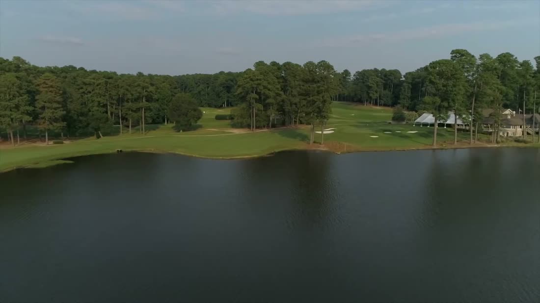 Aerial view of the 18th green and clubhouse